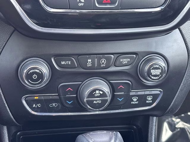 2019 Diamond Black Crystal Pearlcoat Jeep Cherokee Limited FWD SUV