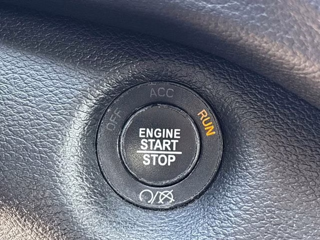 2019 Diamond Black Crystal Pearlcoat Jeep Cherokee Limited FWD SUV