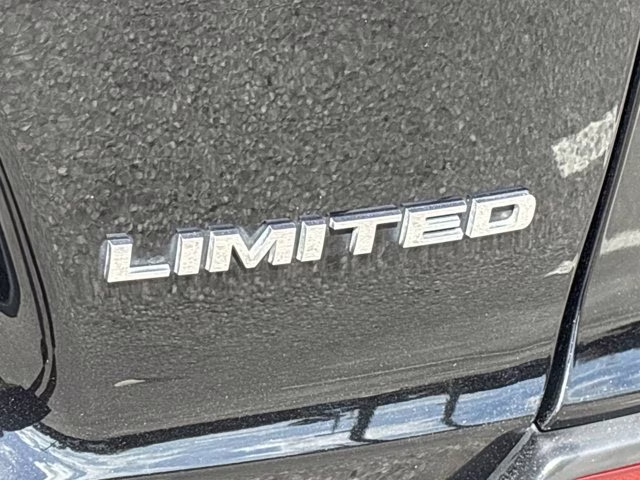 2019 Diamond Black Crystal Pearlcoat Jeep Cherokee Limited FWD SUV