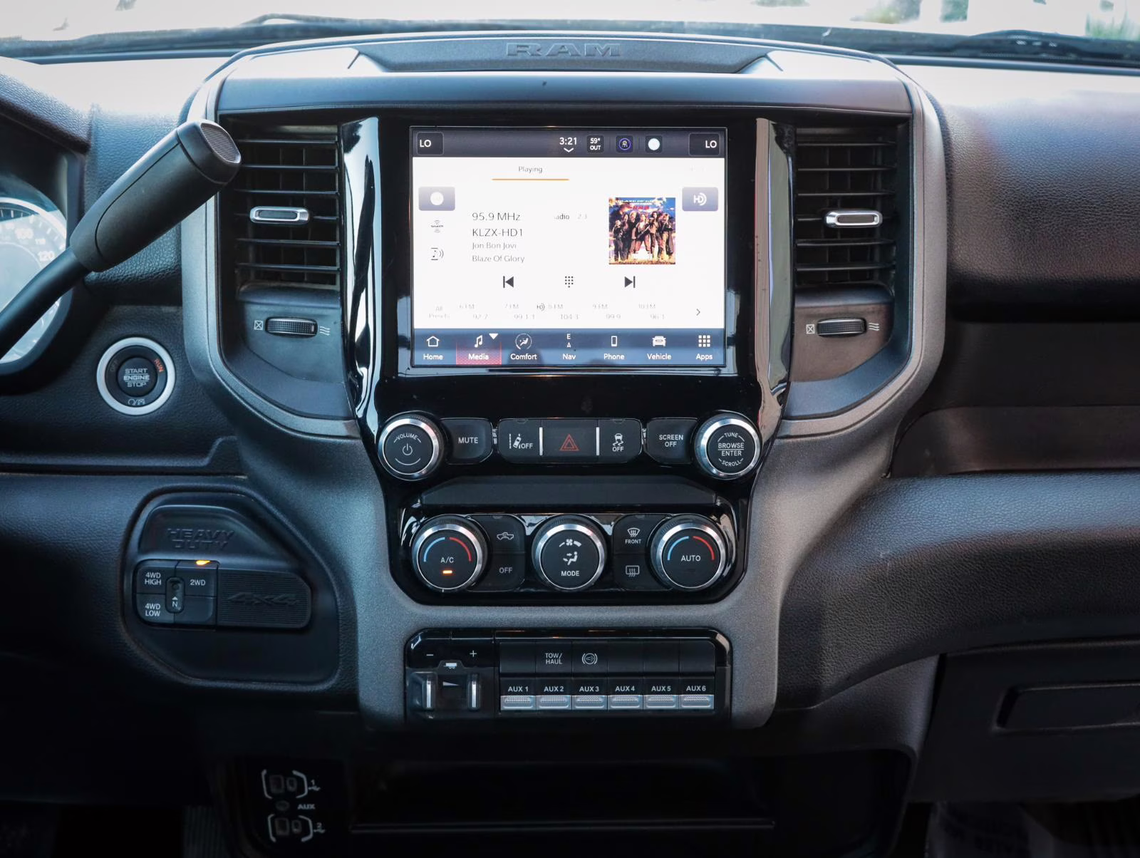 2022 Bright White Clearcoat Ram 3500 Chassis Cab Tradesman 4X4 Truck