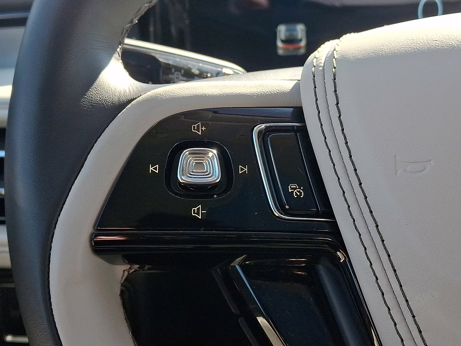 2025 Pristine White Metallic Tri-Coat - AZ Lincoln Aviator Reserve AWD