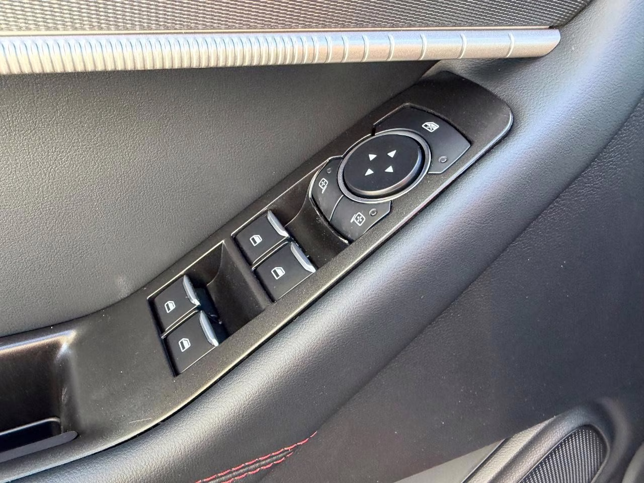 2026 Rapid Red Metallic Tinted Clearcoat Ford Explorer ST-Line 4X4 SUV