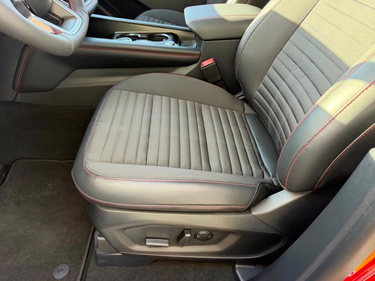 2026 Rapid Red Metallic Tinted Clearcoat Ford Explorer ST-Line 4X4 SUV