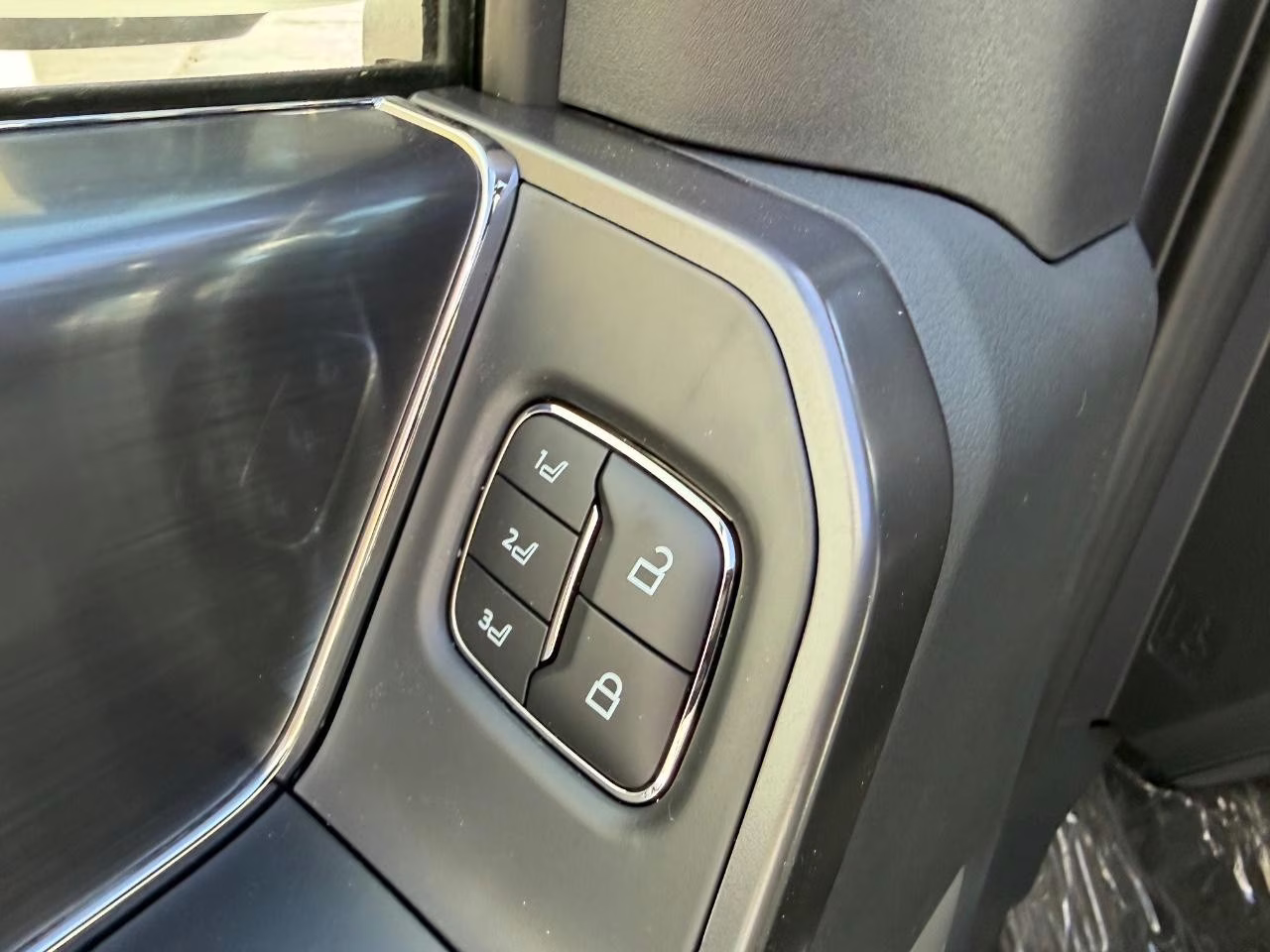 2026 Star White Metallic Tri-Coat Ford F-150 Lariat 4X4 Truck