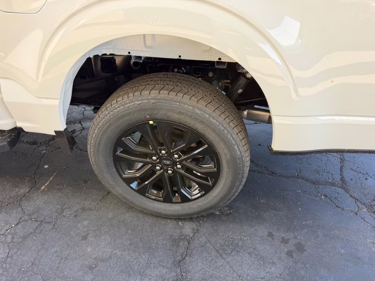 2026 Star White Metallic Tri-Coat Ford F-150 Lariat 4X4 Truck