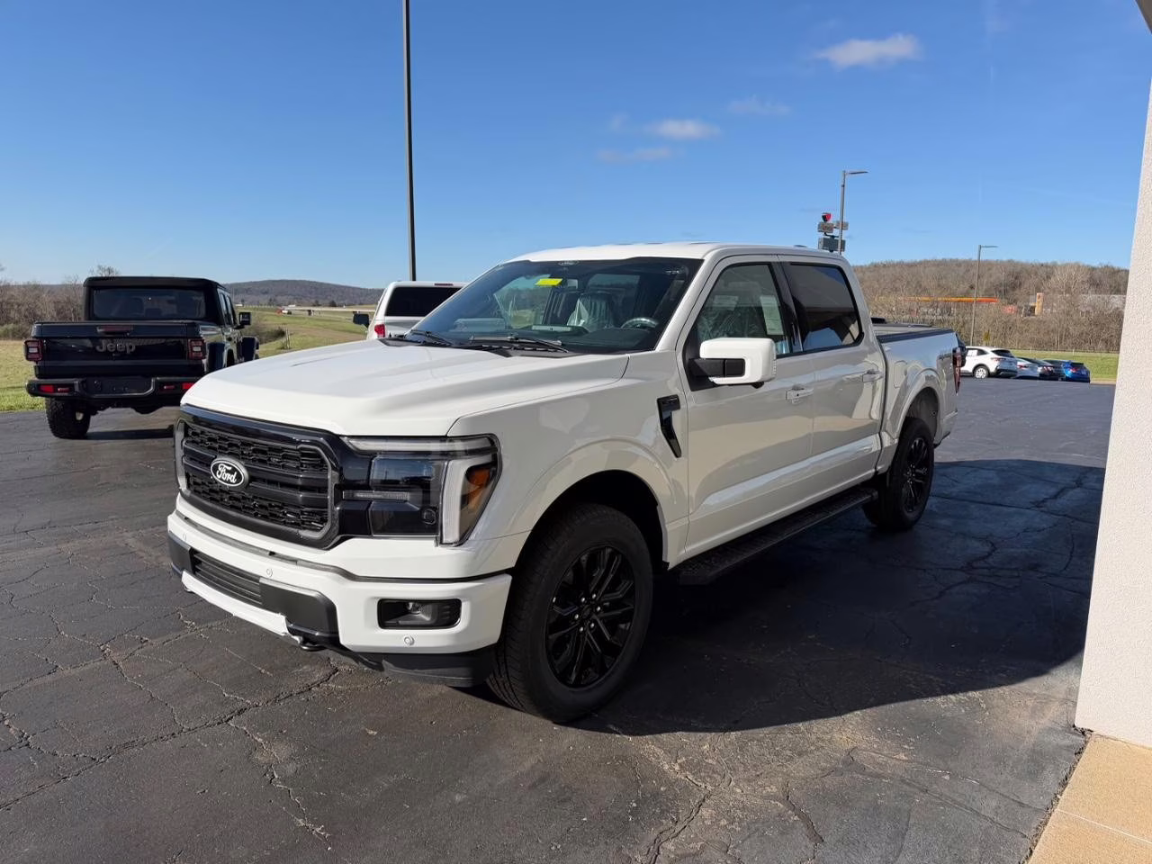 2026 Star White Metallic Tri-Coat Ford F-150 Lariat 4X4 Truck