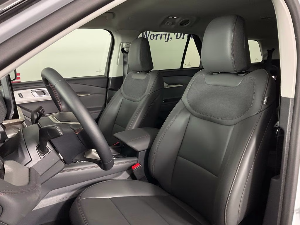 2026 White Ford Explorer Active RWD SUV