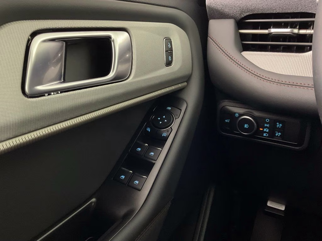 2026 White Ford Explorer Active RWD SUV