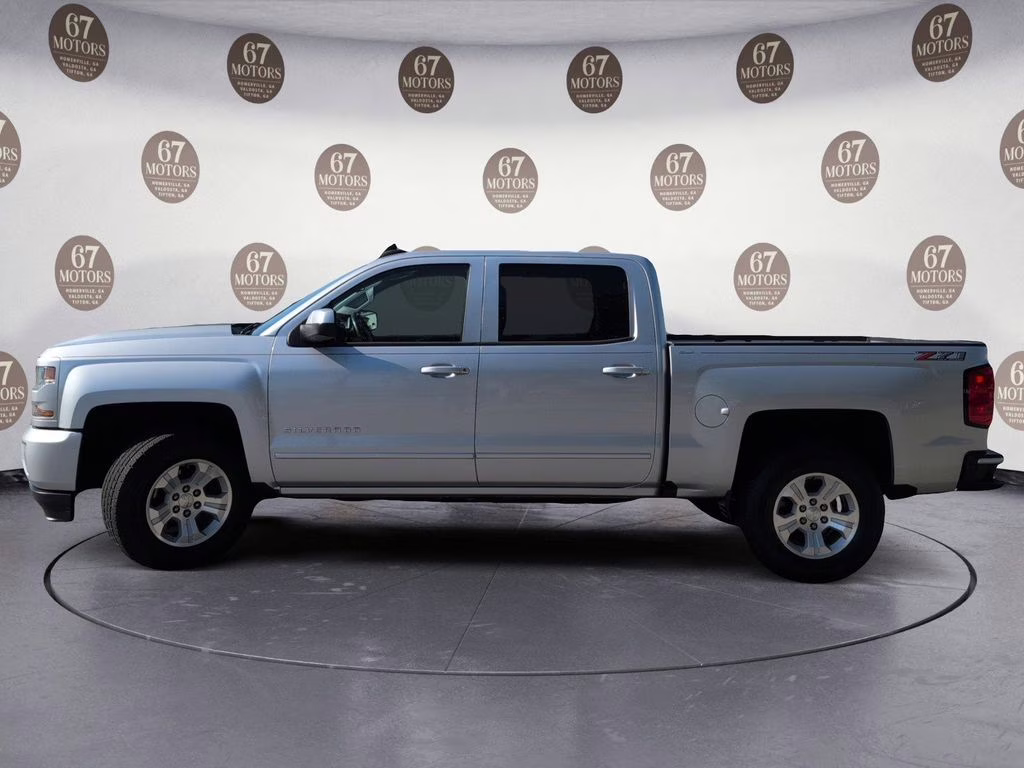 2018 Silver Ice Metallic Chevrolet Silverado 1500 LT 4X4 Truck