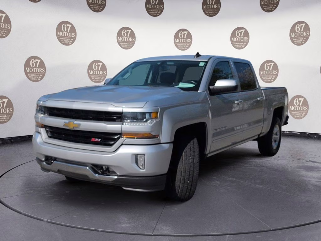 2018 Silver Ice Metallic Chevrolet Silverado 1500 LT 4X4 Truck