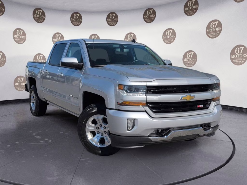 2018 Silver Ice Metallic Chevrolet Silverado 1500 LT 4X4 Truck