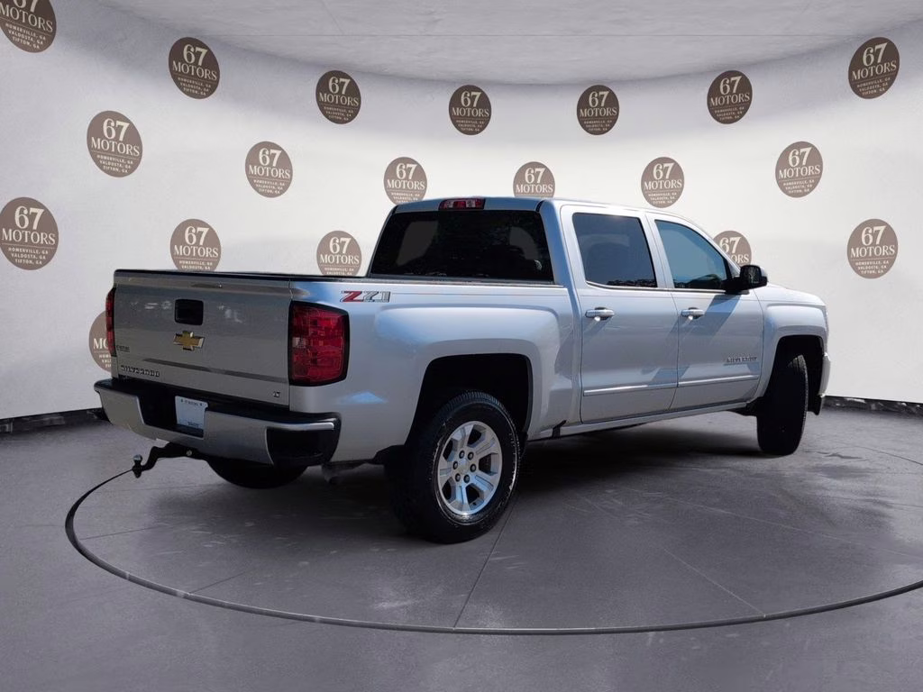 2018 Silver Ice Metallic Chevrolet Silverado 1500 LT 4X4 Truck