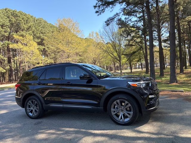 2023 Black Metallic Ford Explorer XLT 4X4 SUV