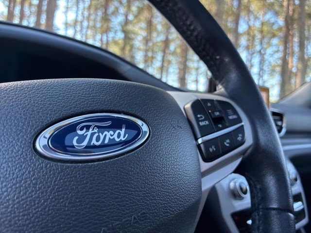 2023 Black Metallic Ford Explorer XLT 4X4 SUV