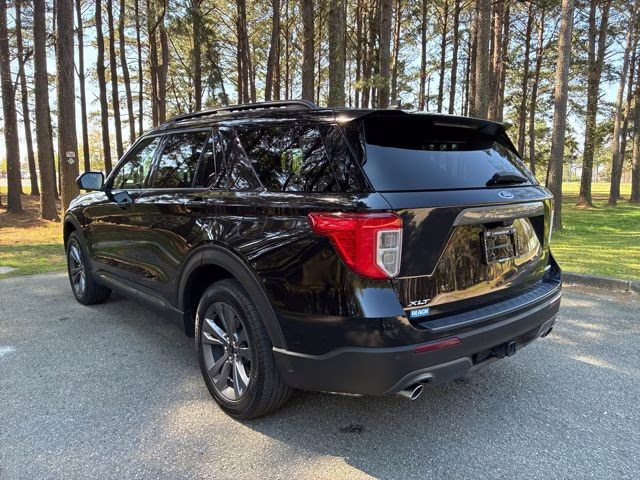 2023 Black Metallic Ford Explorer XLT 4X4 SUV