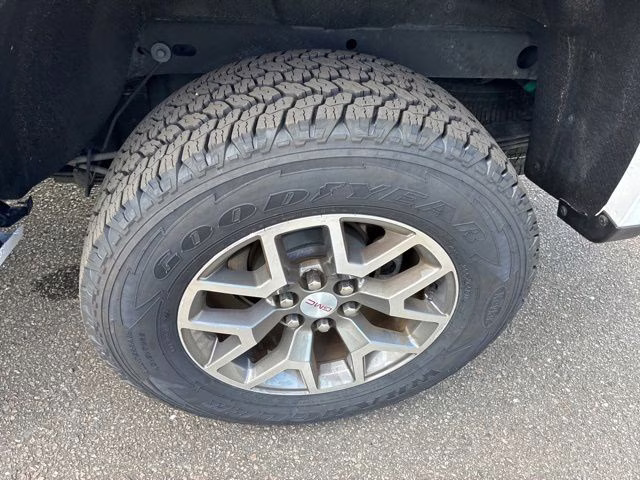 2019 Summit White GMC Canyon All Terrain 4X4 Truck