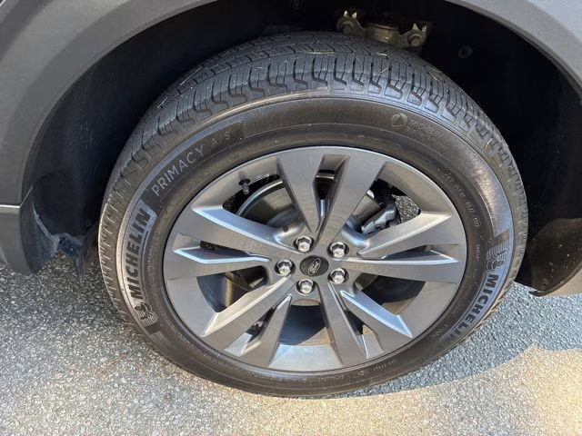 2023 Black Metallic Ford Explorer XLT 4X4 SUV