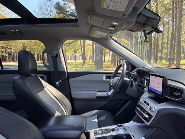 2023 Black Metallic Ford Explorer XLT 4X4 SUV