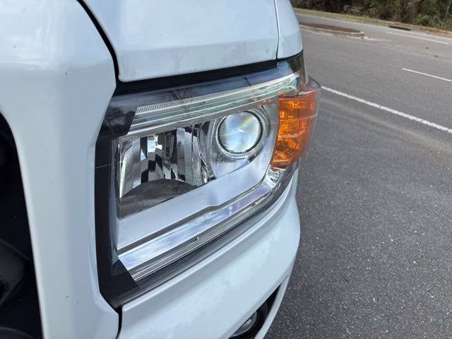 2019 Summit White GMC Canyon All Terrain 4X4 Truck