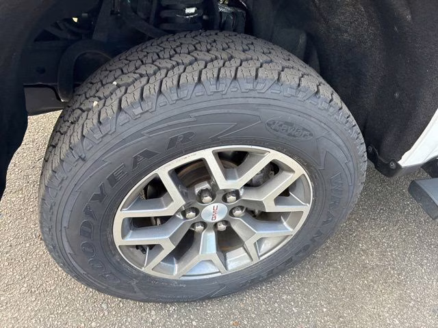 2019 Summit White GMC Canyon All Terrain 4X4 Truck