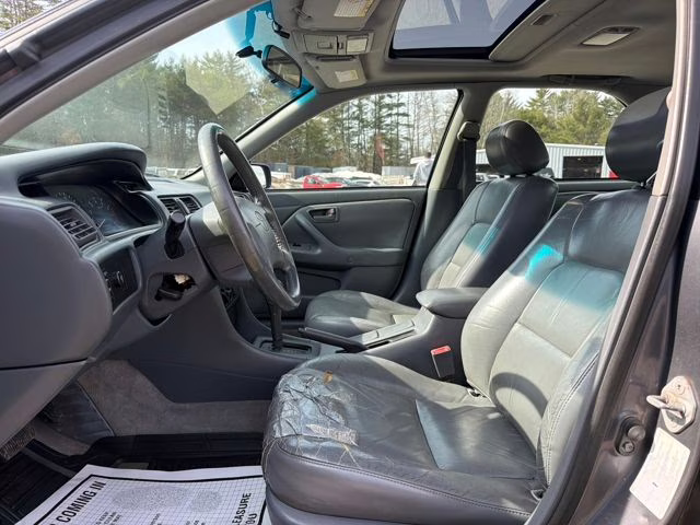 1997 Purple Toyota Camry XLE FWD Sedan