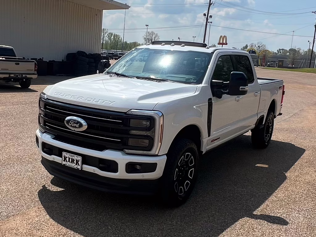 2026 Star White Metallic Tri-Coat Ford Super Duty F-350 SRW Platinum 4X4 Truck