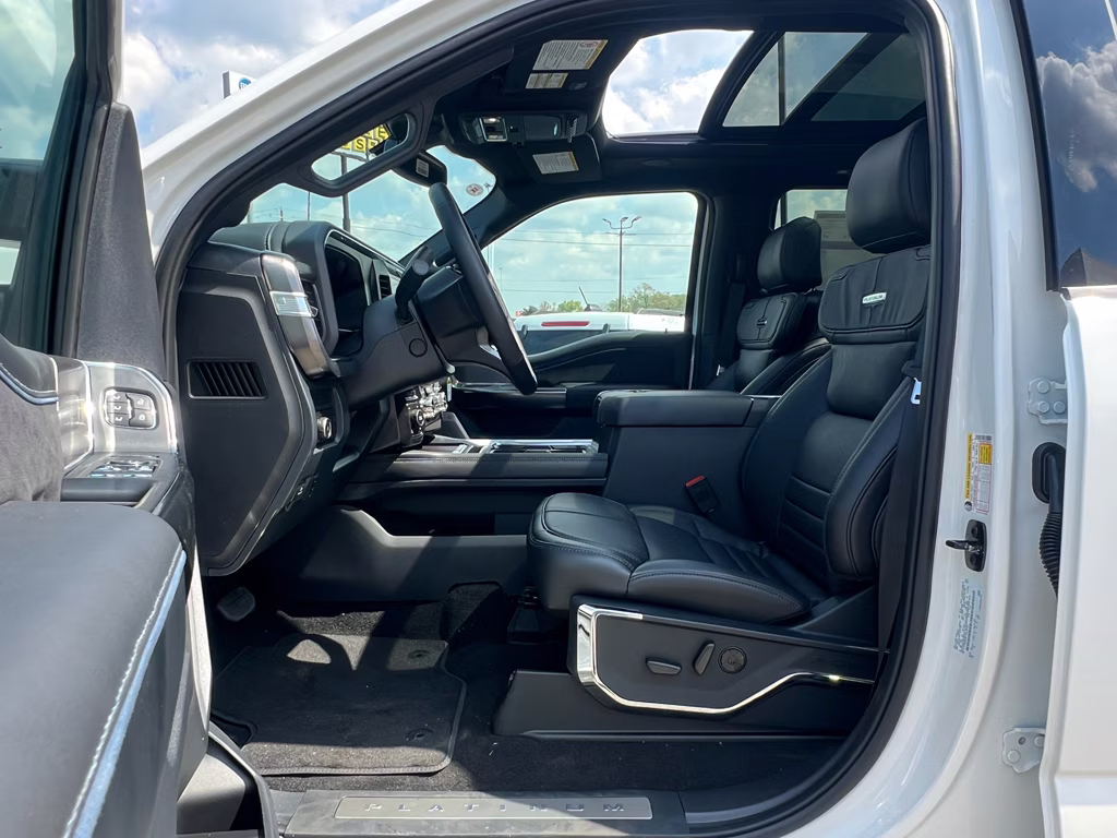 2026 Star White Metallic Tri-Coat Ford Super Duty F-350 SRW Platinum 4X4 Truck