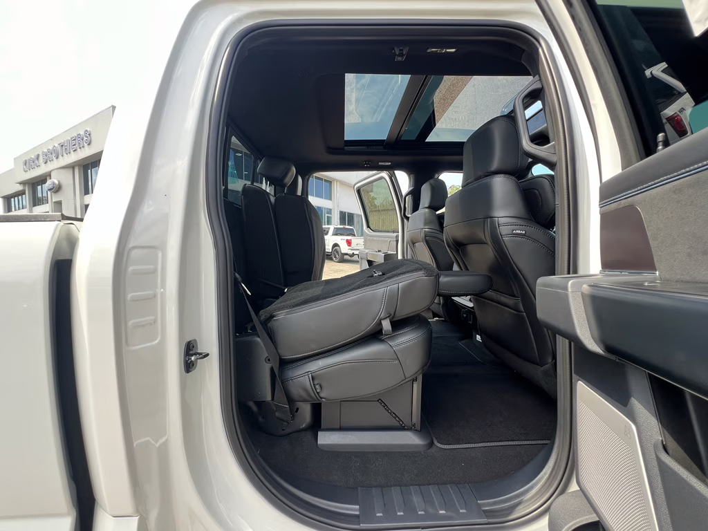 2026 Star White Metallic Tri-Coat Ford Super Duty F-350 SRW Platinum 4X4 Truck