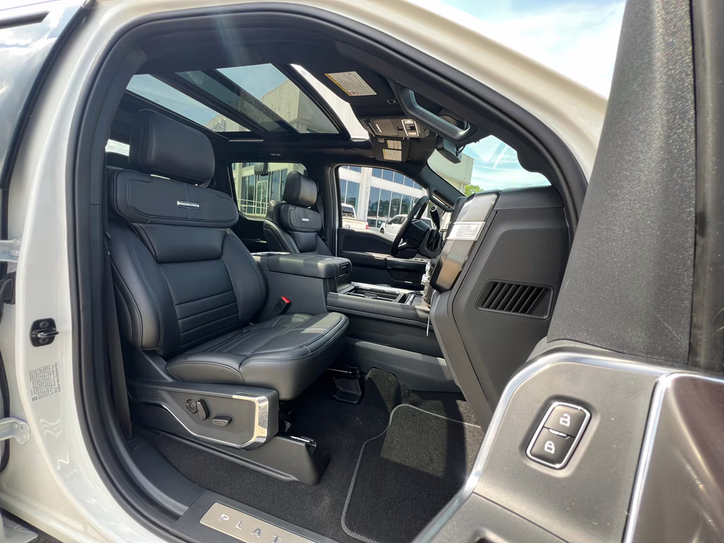 2026 Star White Metallic Tri-Coat Ford Super Duty F-350 SRW Platinum 4X4 Truck
