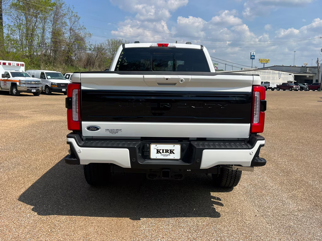 2026 Star White Metallic Tri-Coat Ford Super Duty F-350 SRW Platinum 4X4 Truck