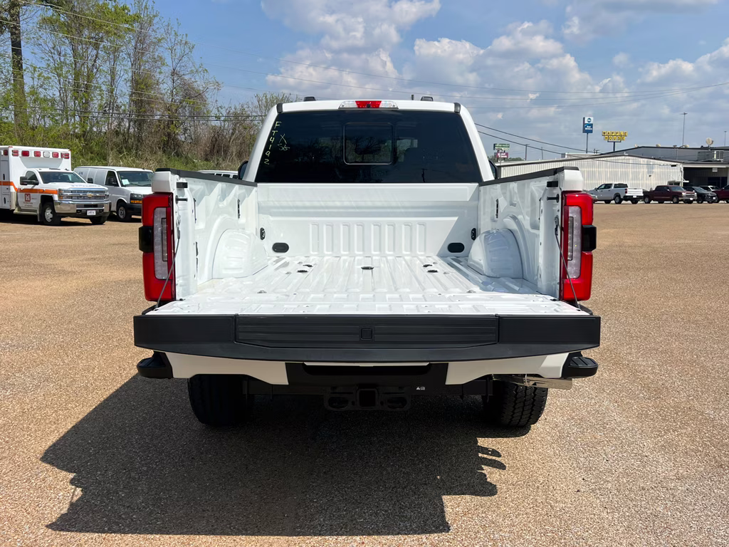 2026 Star White Metallic Tri-Coat Ford Super Duty F-350 SRW Platinum 4X4 Truck