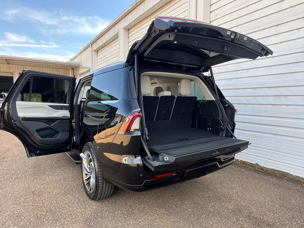 2026 Infinite Black Metallic Clearcoat Lincoln Navigator Premiere 4X4 SUV