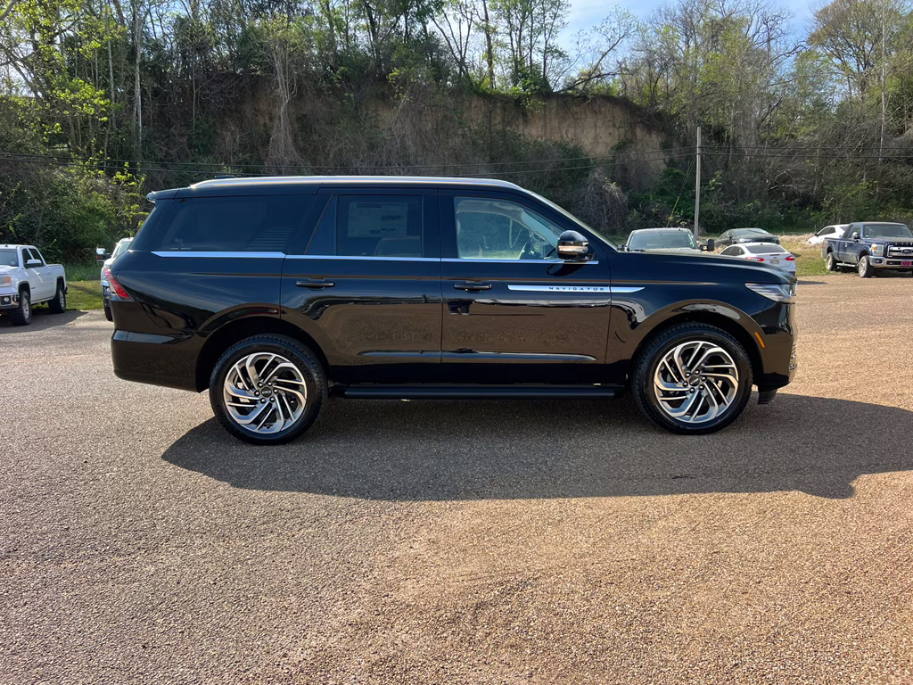 2026 Infinite Black Metallic Clearcoat Lincoln Navigator Premiere 4X4 SUV