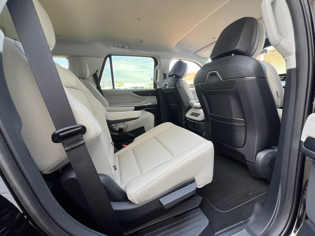 2026 Infinite Black Metallic Clearcoat Lincoln Navigator Premiere 4X4 SUV