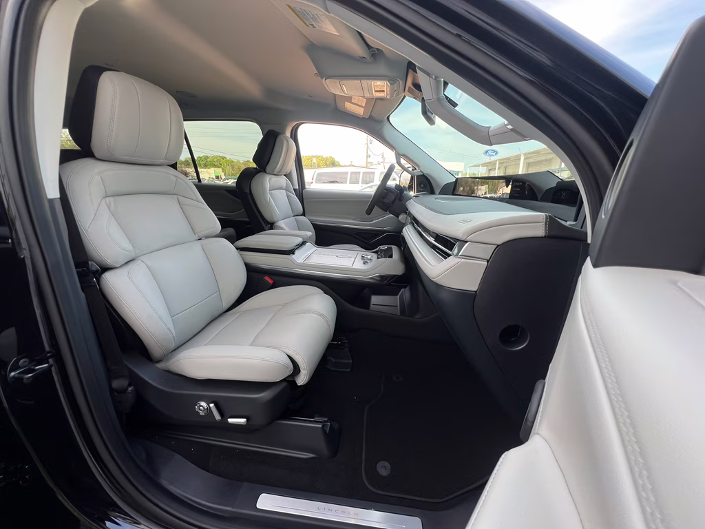 2026 Infinite Black Metallic Clearcoat Lincoln Navigator Premiere 4X4 SUV