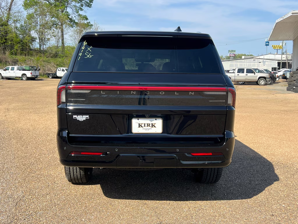 2026 Infinite Black Metallic Clearcoat Lincoln Navigator Premiere 4X4 SUV