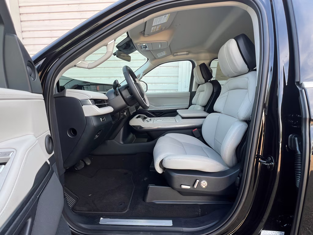 2026 Infinite Black Metallic Clearcoat Lincoln Navigator Premiere 4X4 SUV