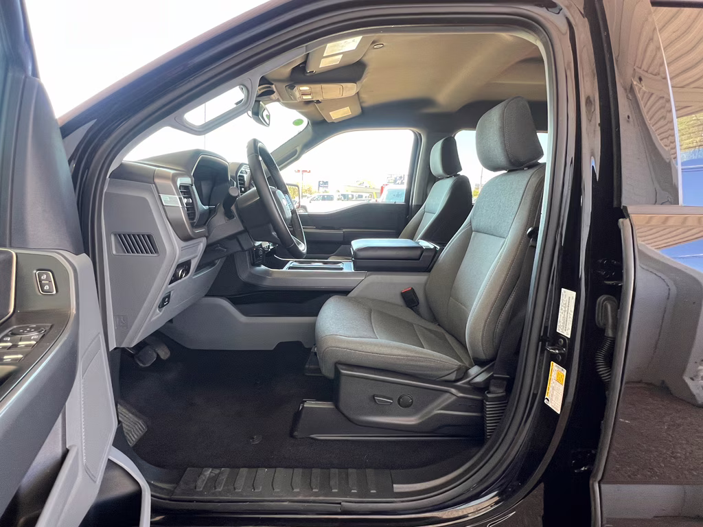 2024 Agate Black Metallic Ford F-150 XLT 4X4 Truck