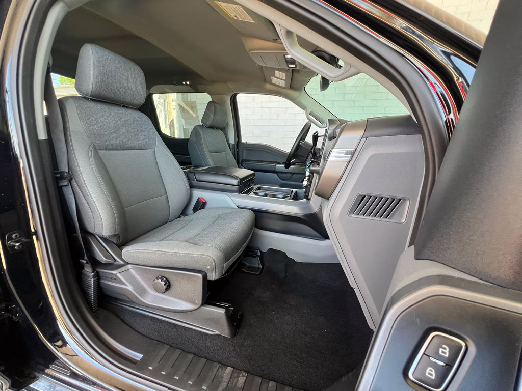 2024 Agate Black Metallic Ford F-150 XLT 4X4 Truck