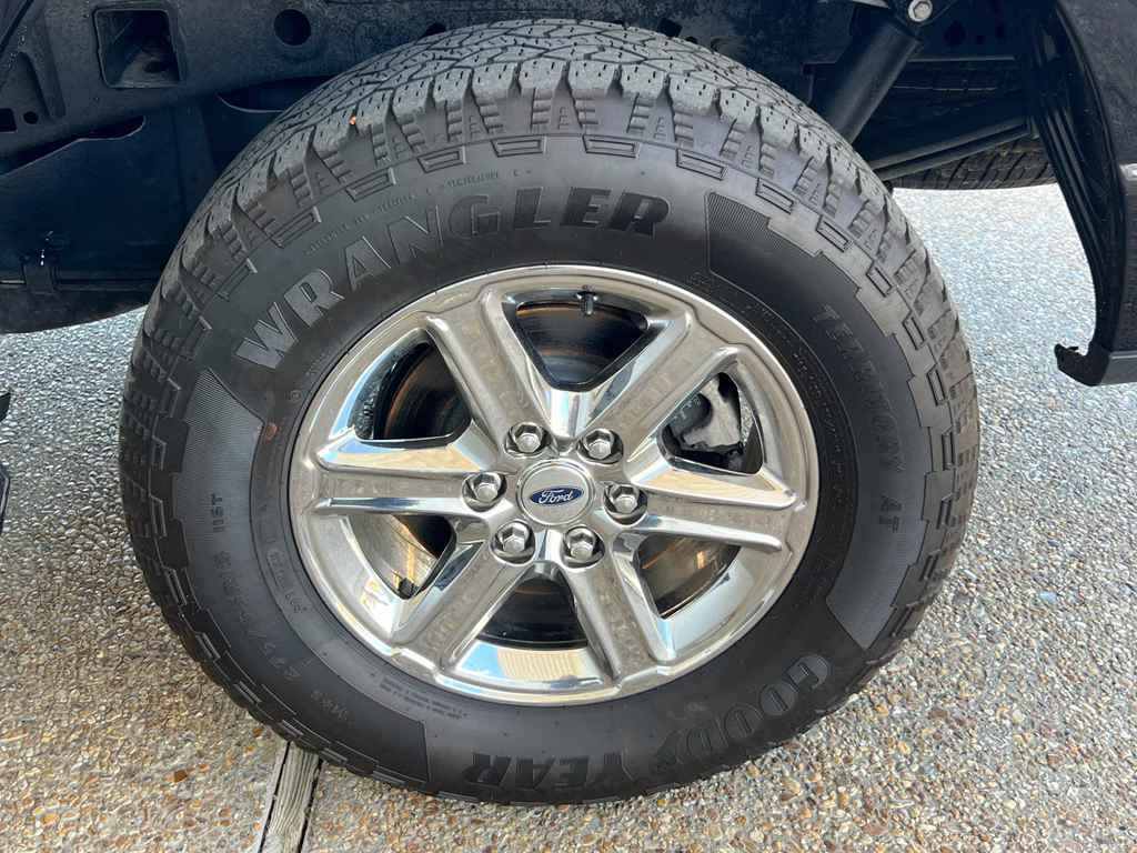 2024 Agate Black Metallic Ford F-150 XLT 4X4 Truck