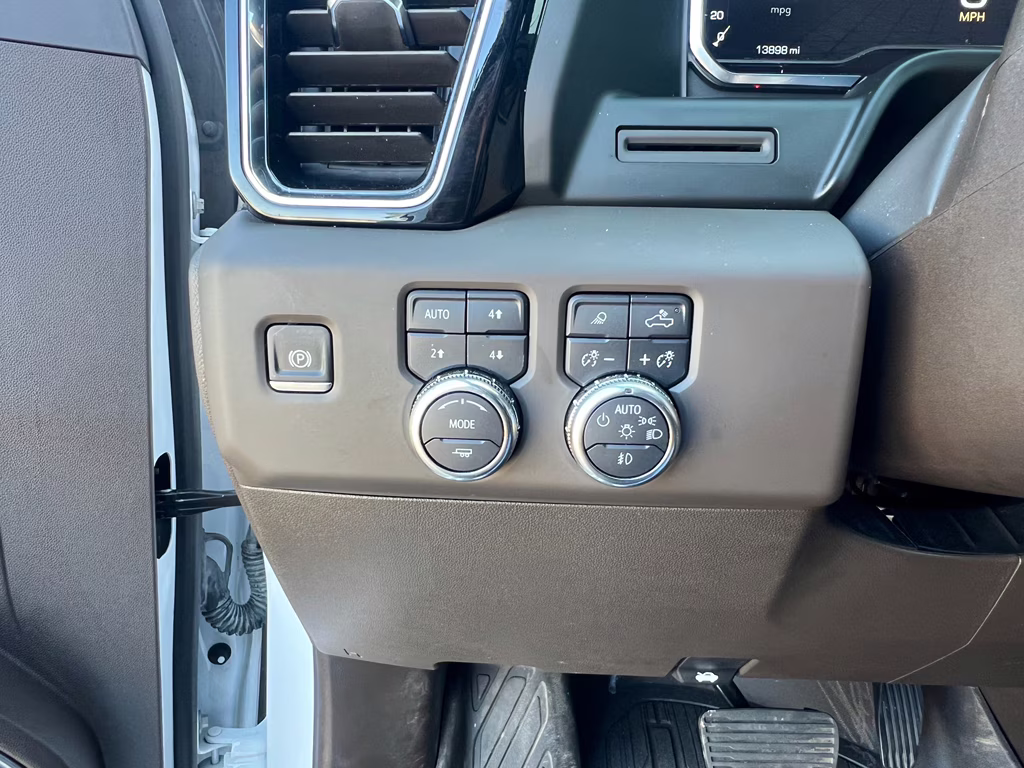 2024 White Frost Tricoat GMC Sierra Denali 4X4 Truck