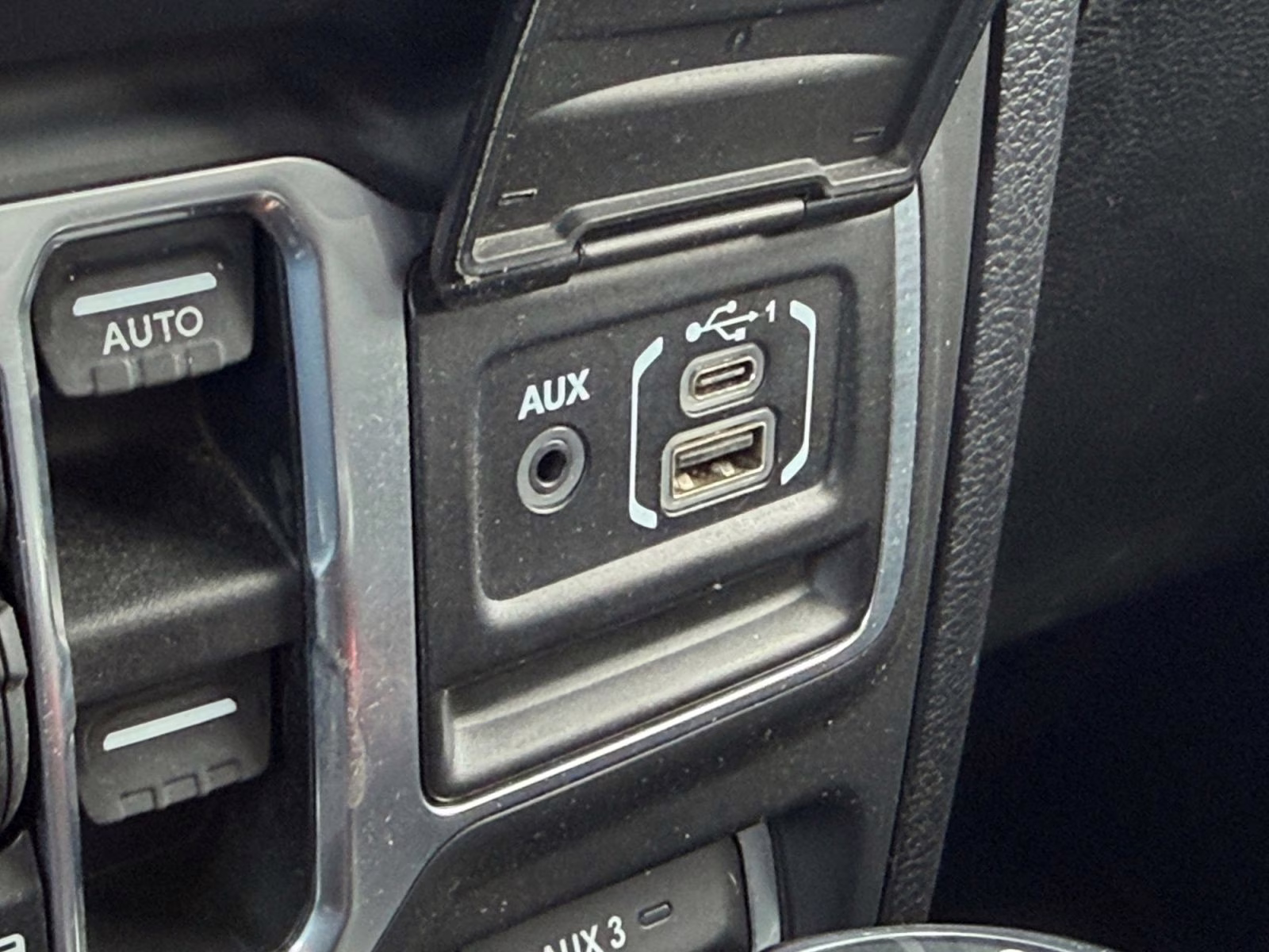 2018 Bright White Clearcoat Jeep Wrangler Unlimited Rubicon 4X4 SUV