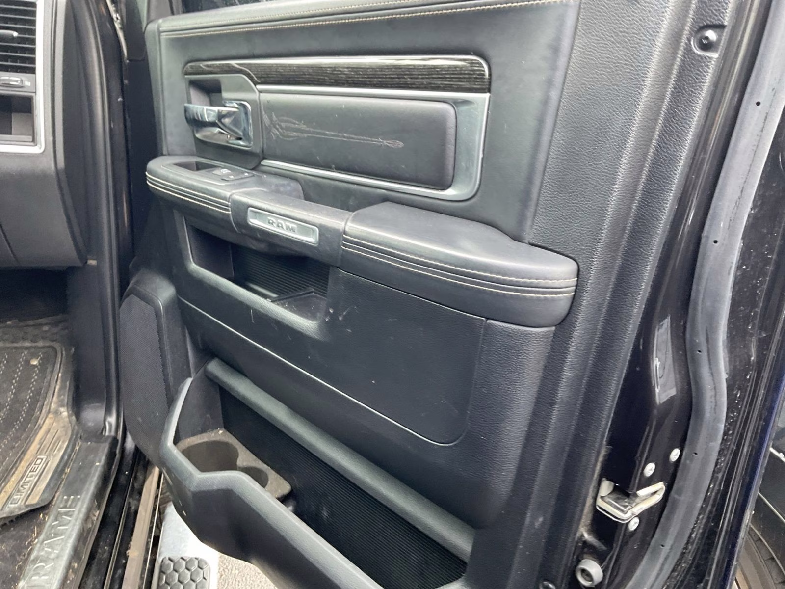 2016 Brilliant Black Crystal Pearlcoat Ram 2500 Laramie Longhorn 4X4 Truck