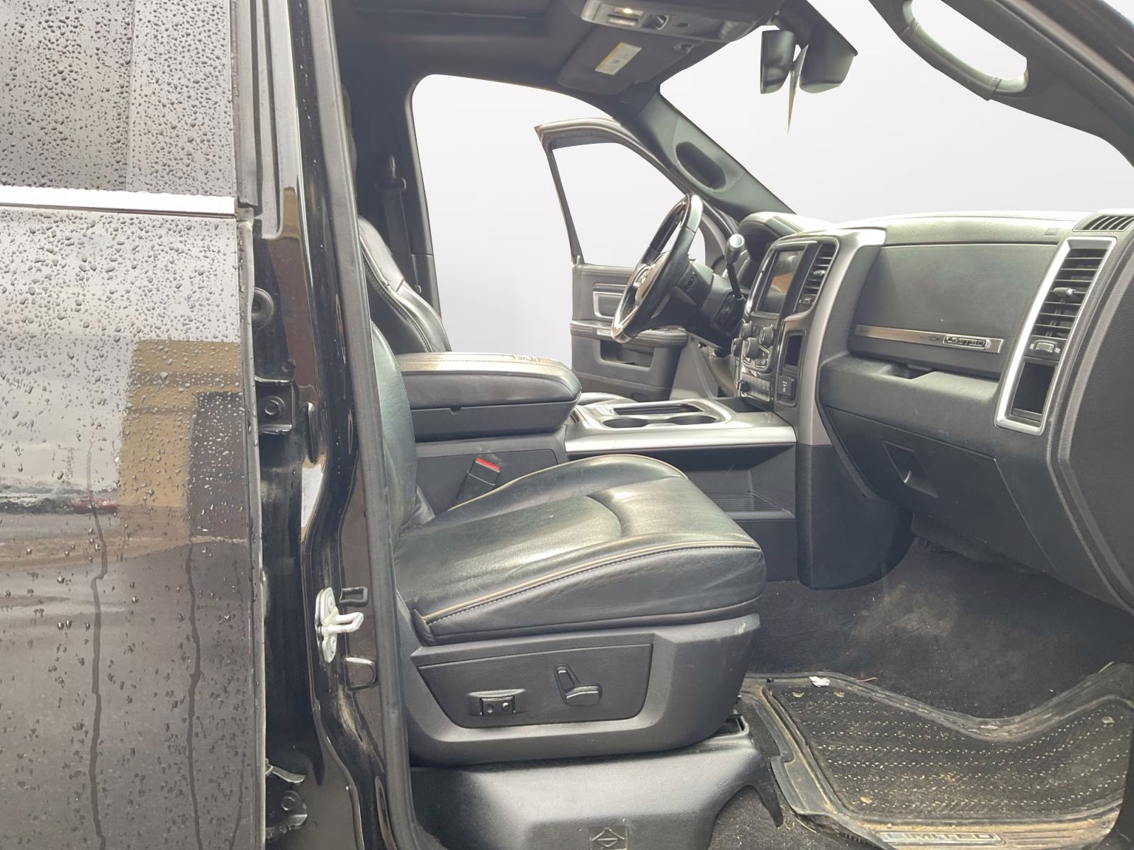 2016 Brilliant Black Crystal Pearlcoat Ram 2500 Laramie Longhorn 4X4 Truck