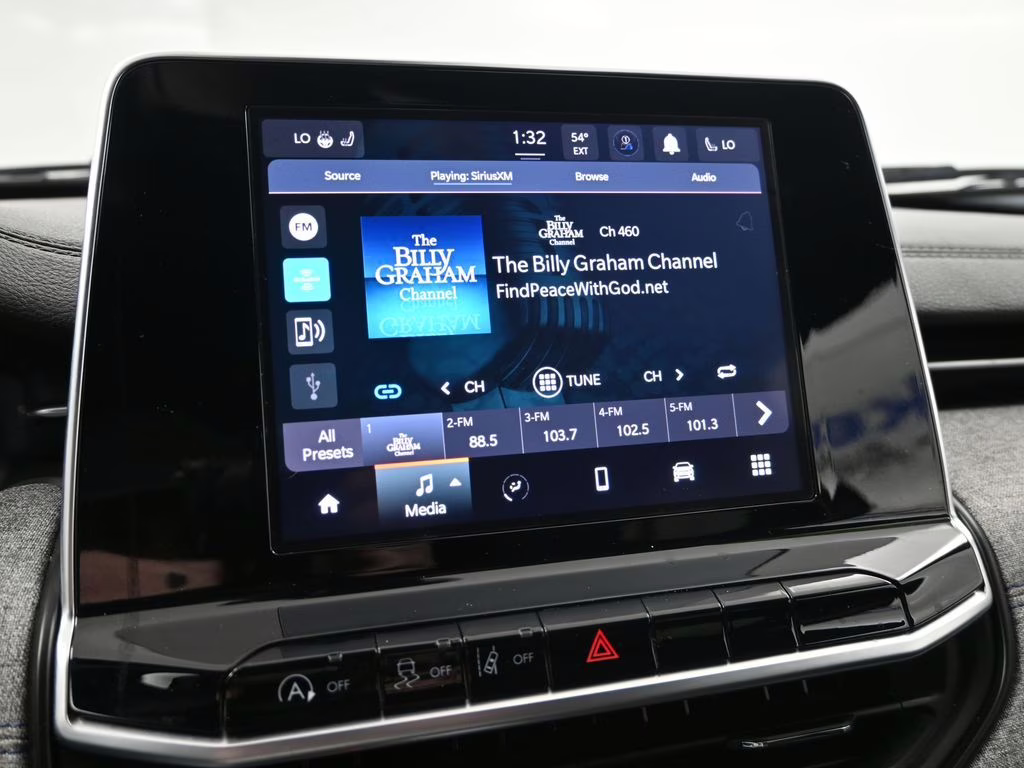 2025 Red Hot Pearlcoat Jeep Compass Latitude 4X4 SUV