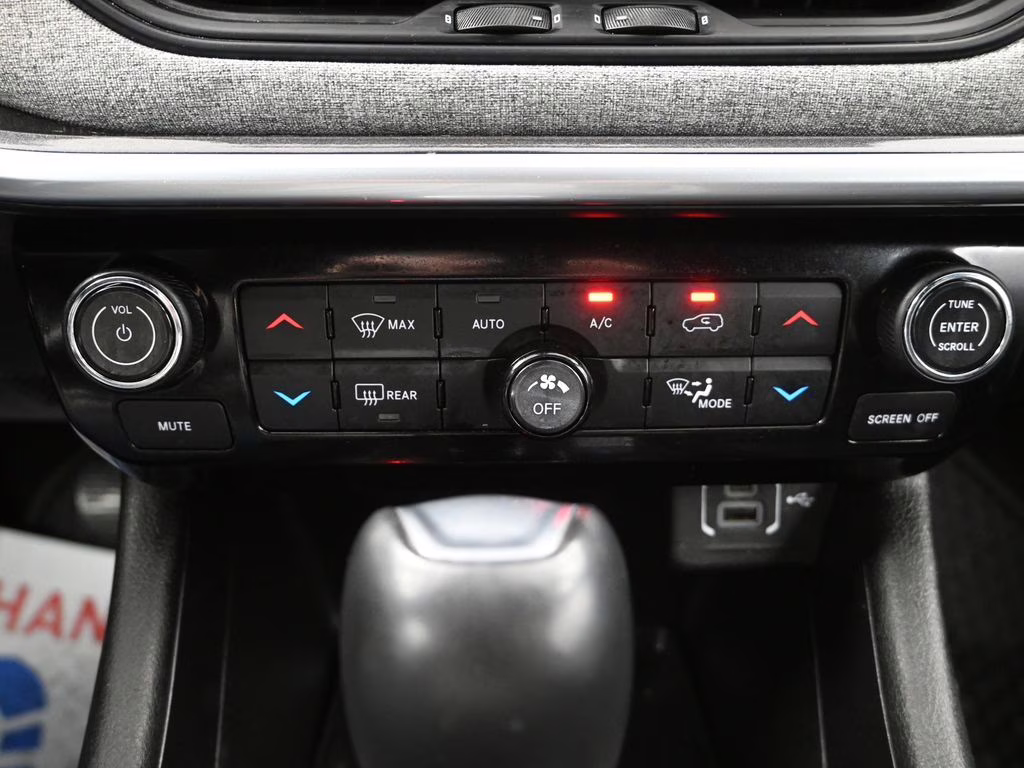 2025 Red Hot Pearlcoat Jeep Compass Latitude 4X4 SUV