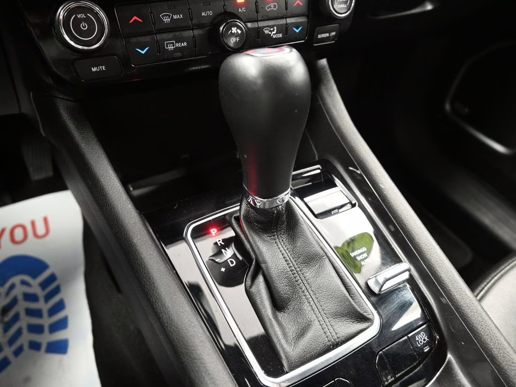 2025 Red Hot Pearlcoat Jeep Compass Latitude 4X4 SUV