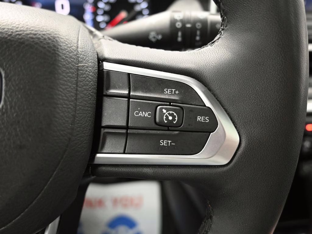 2025 Red Hot Pearlcoat Jeep Compass Latitude 4X4 SUV