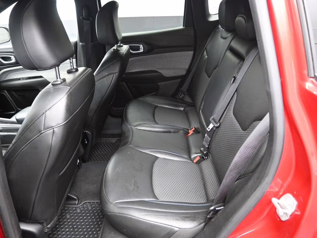 2025 Red Hot Pearlcoat Jeep Compass Latitude 4X4 SUV