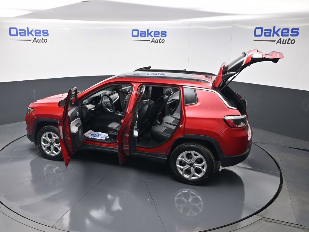 2025 Red Hot Pearlcoat Jeep Compass Latitude 4X4 SUV